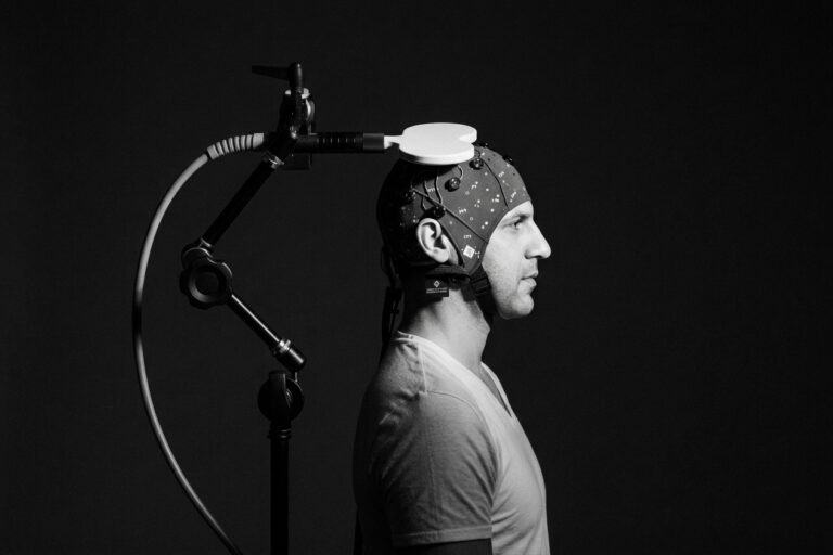TMS-EEG biomarker for suicidal ideation